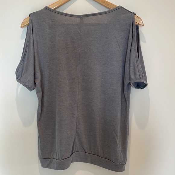 Women’s Short Open Sleeve Top. - Picture 5 of 5